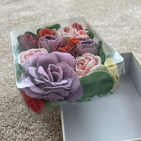 Body Luxuries scented soap bath petals - Picture 9 of 9